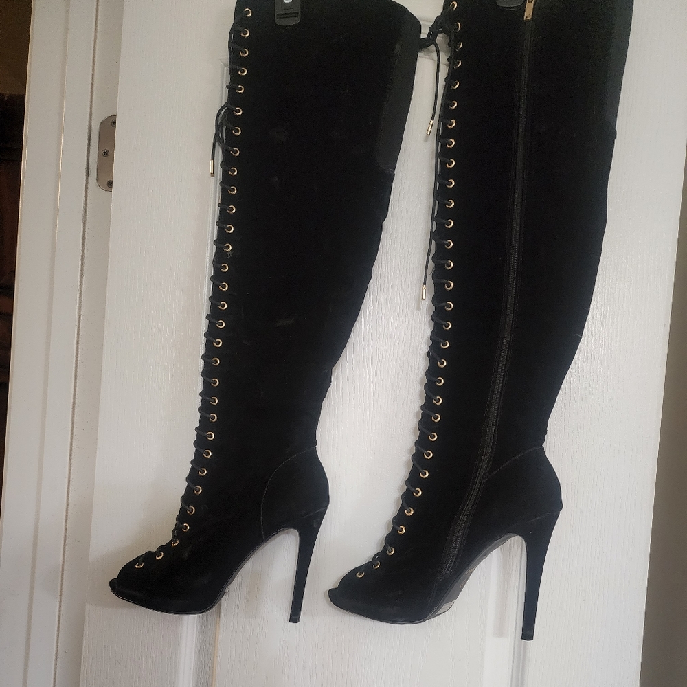 Over knee boots- black suede